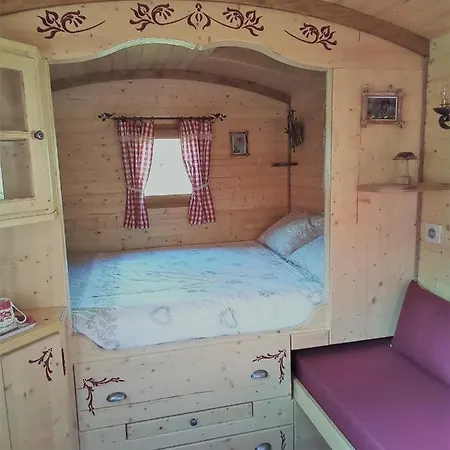 Acabatz De Dintrar Bed & Breakfast